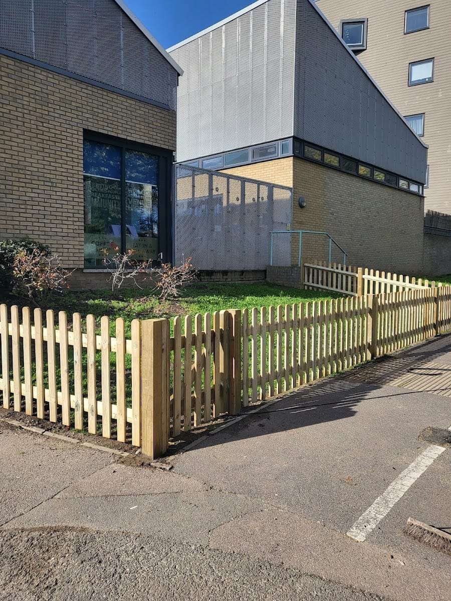 Picket fence and gate, by Fencefix